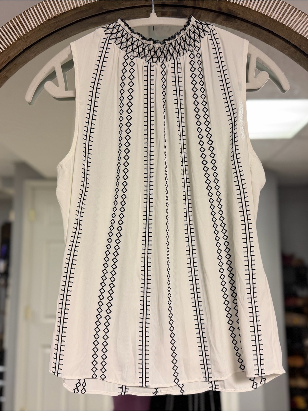 White House Black Market White Sleeveless Embroidered Stripe Blouse WHBM 0